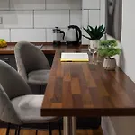 Chic Central 1Br Retreat Near New York Cafe With View