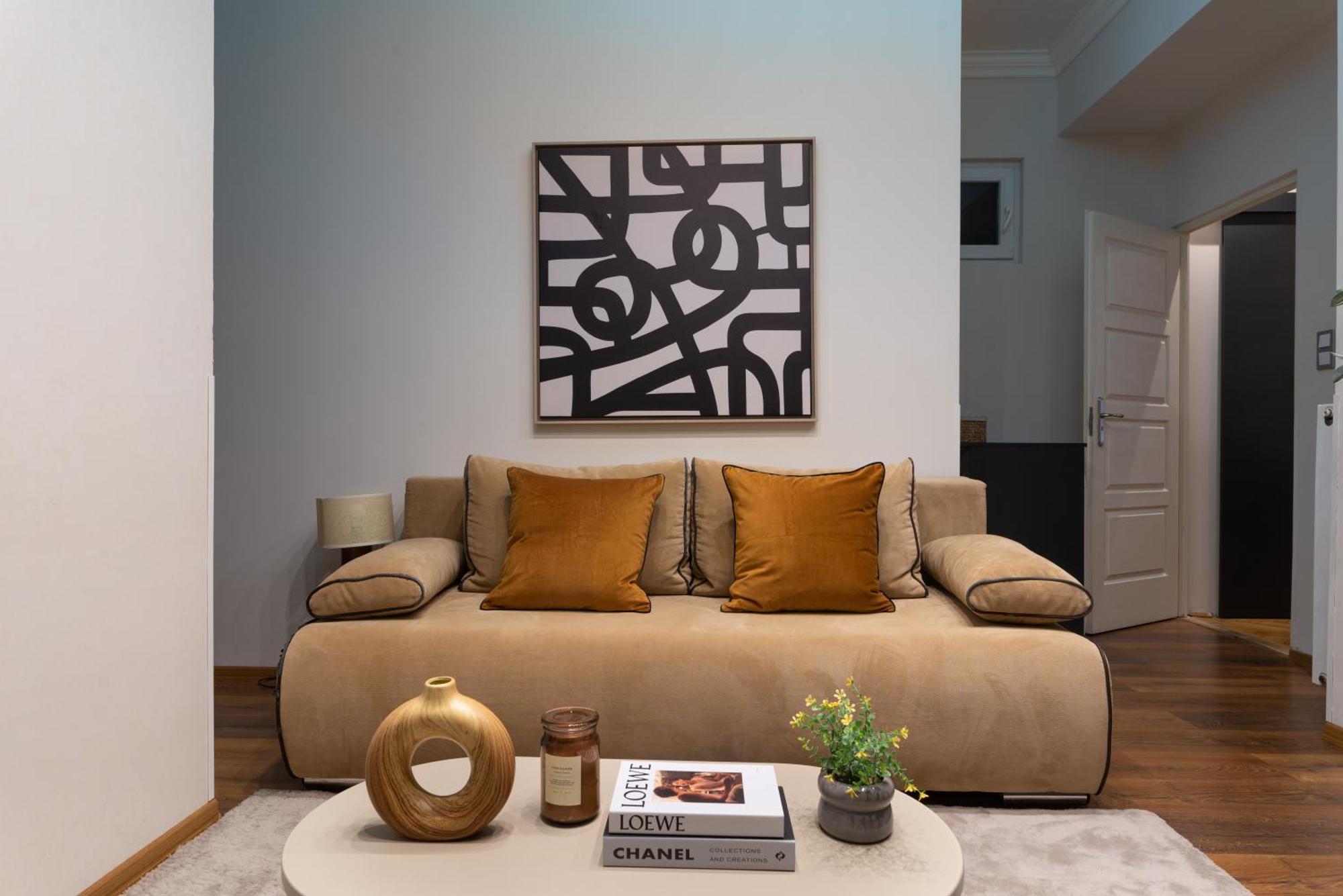 Chic 1br Retreat Near New York Cafe With View Lejlighed *