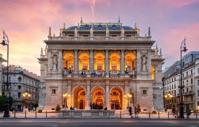 Chic 1br Retreat Near New York Cafe With View Budapešť