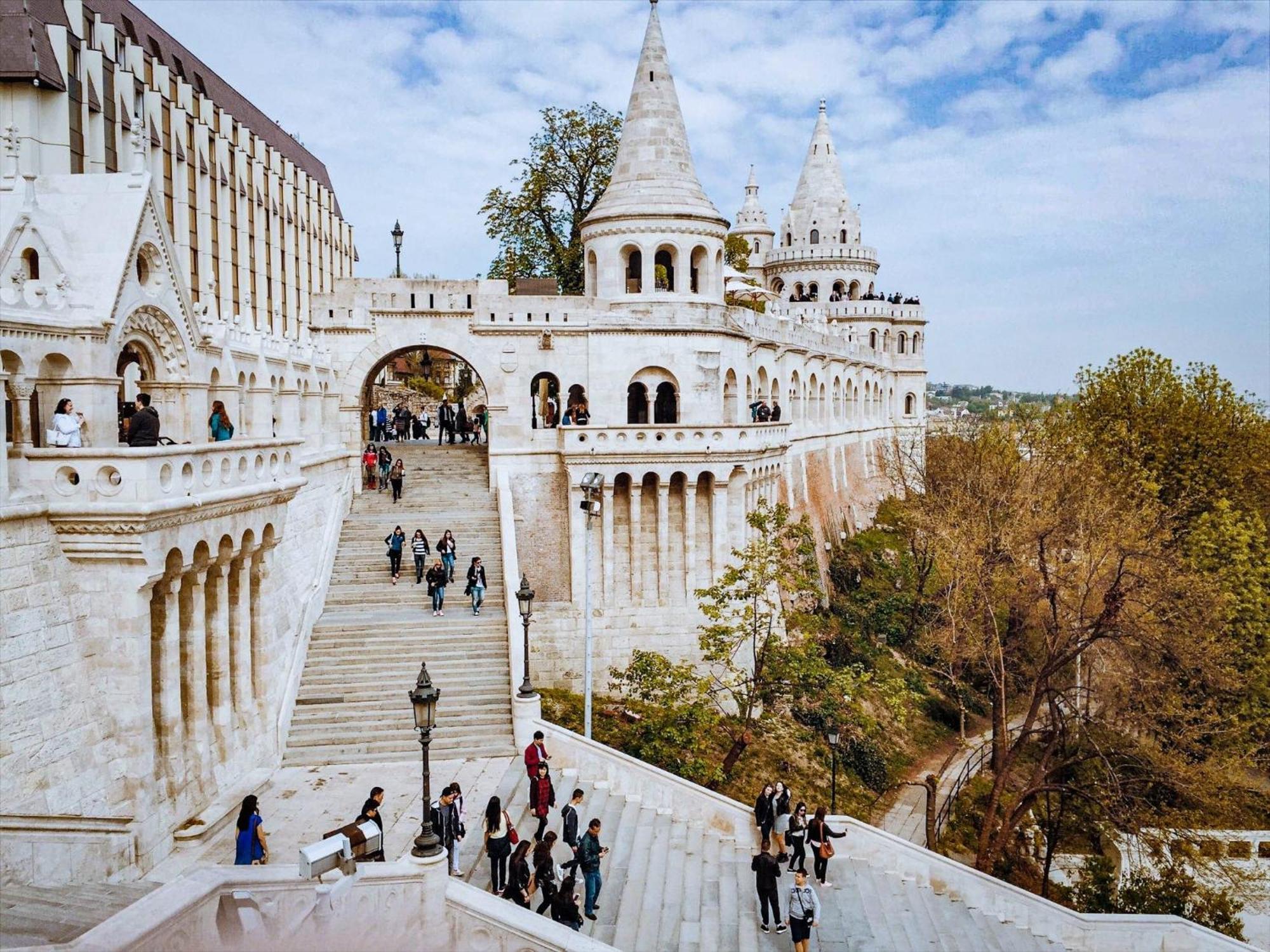 Chic 1br Retreat Near New York Cafe With View Lejlighed Budapest