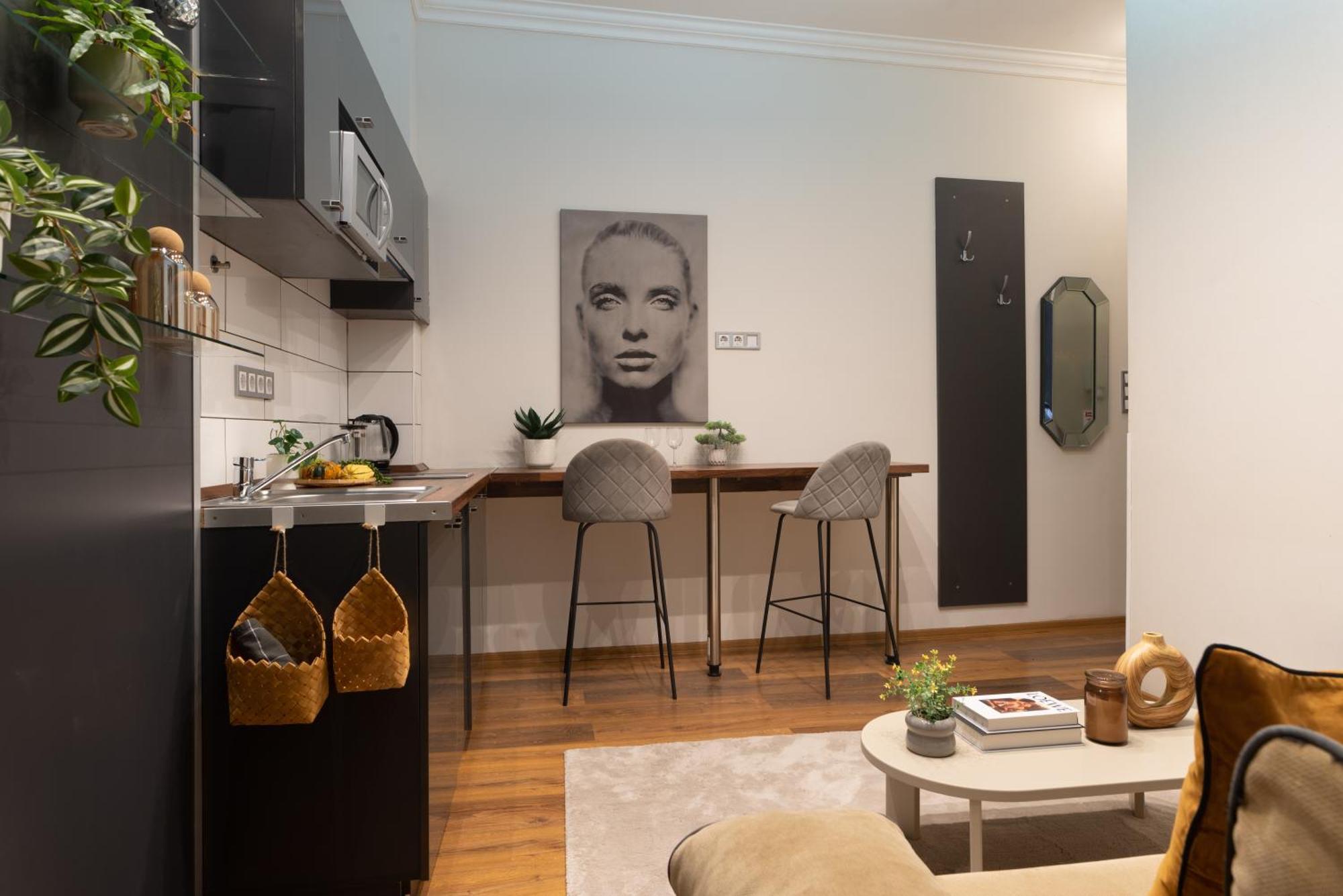 Chic 1br Retreat Near New York Cafe With View Budapeste